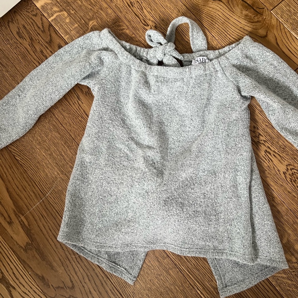 Sabo Skirt Off-the-Shoulder Gray Sweater - Picture 3 of 6